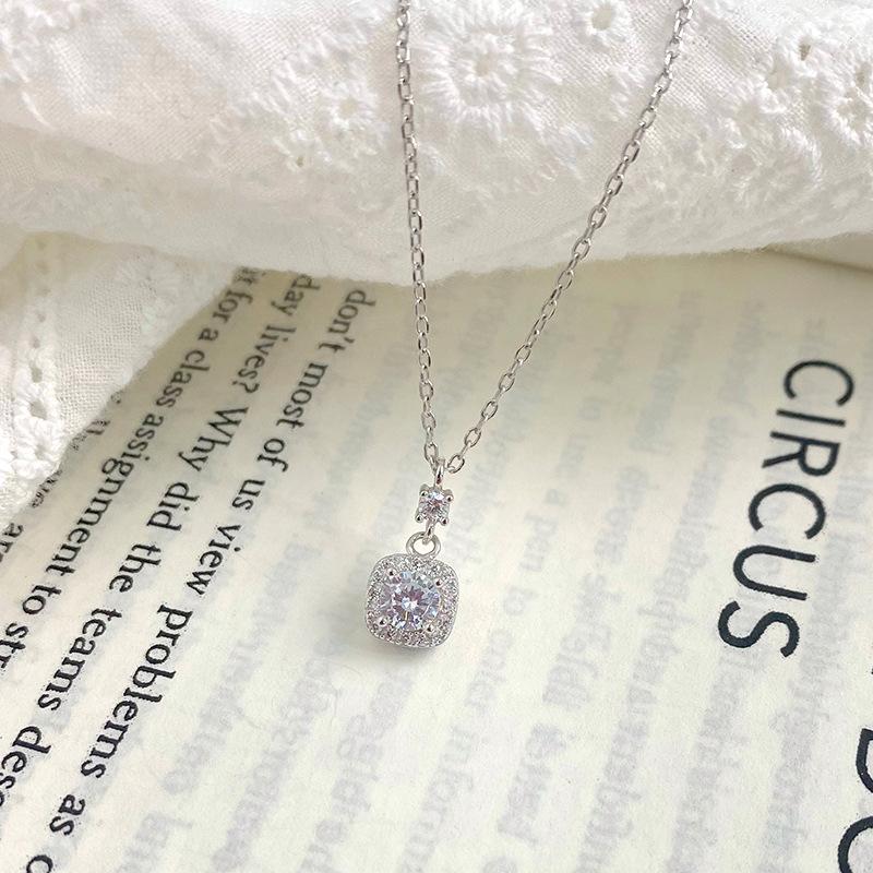 Hochwertige quadratische Diamantkette für Damen, neues vielseitiges Nischendesign, leichte Luxus-Schlüsselbeinkette