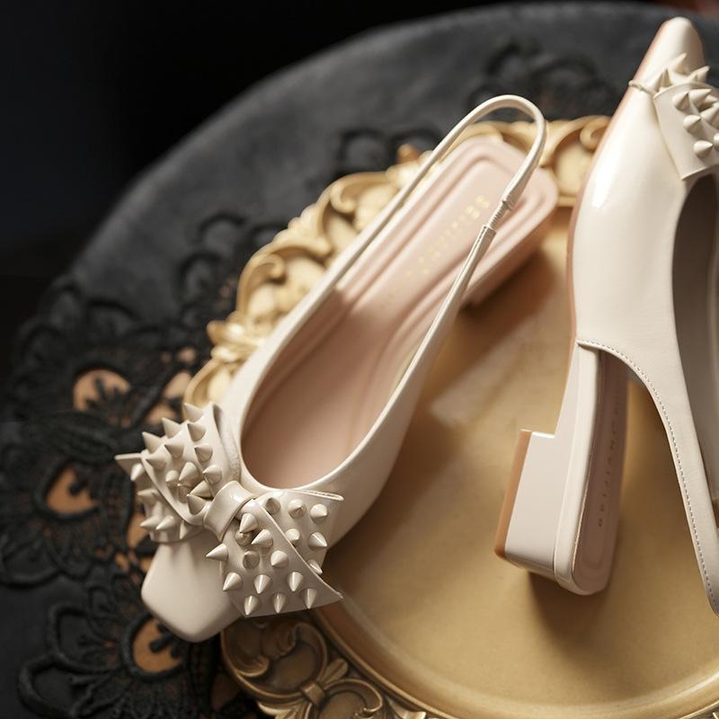 

Женские летние сандалии с ручной работы, с бантом и заклепками, с закрытым носком, из лакированной кожи, с открытой пяткой, на низком каблуке, туфли Мэри Джейн 39