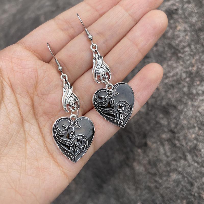 Women's Gothic Bat & Heart Drip Oil Alloy Earrings - Dark European & American Style for Christmas & Halloween