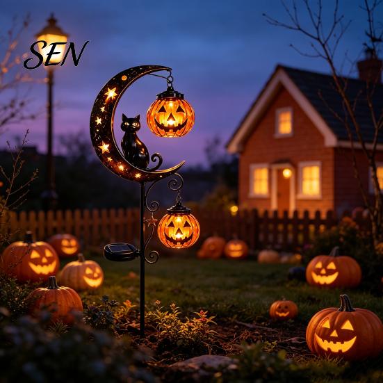 Gruselige Außen-Terrassen-Akzente Solar-Halloween Metall-Gartenstecker-Licht, Automatisches Ein-/Ausschalten Halbmond Schwarze Katze mit Hängenden Solarbetriebenen Laternen Kürbis