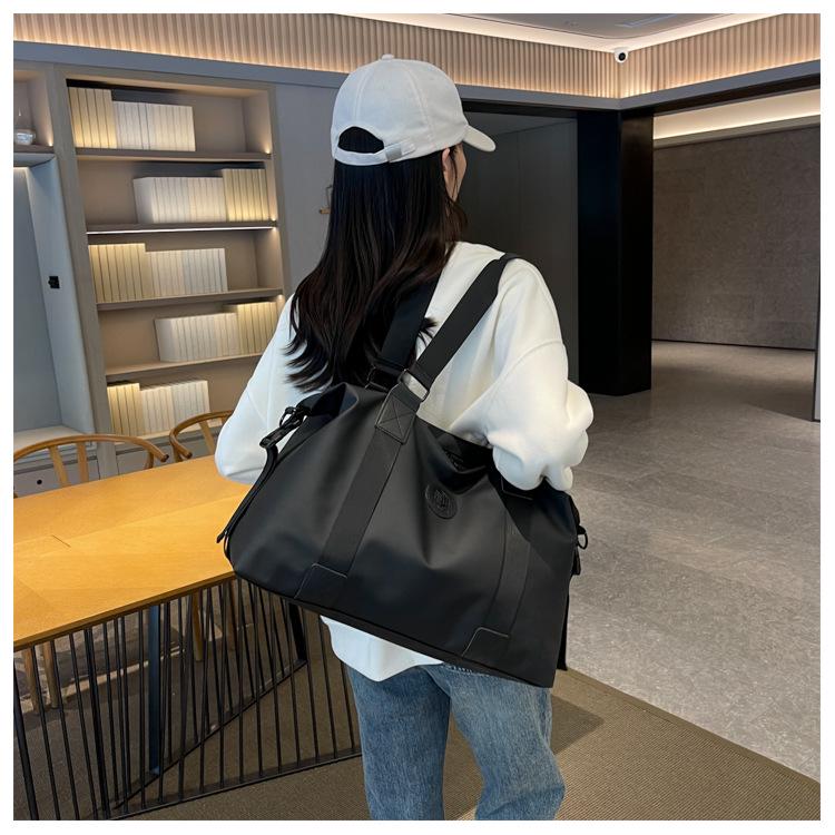 Lightweight Travel Bag: Large Capacity for Short Trips & Gym - Unisex