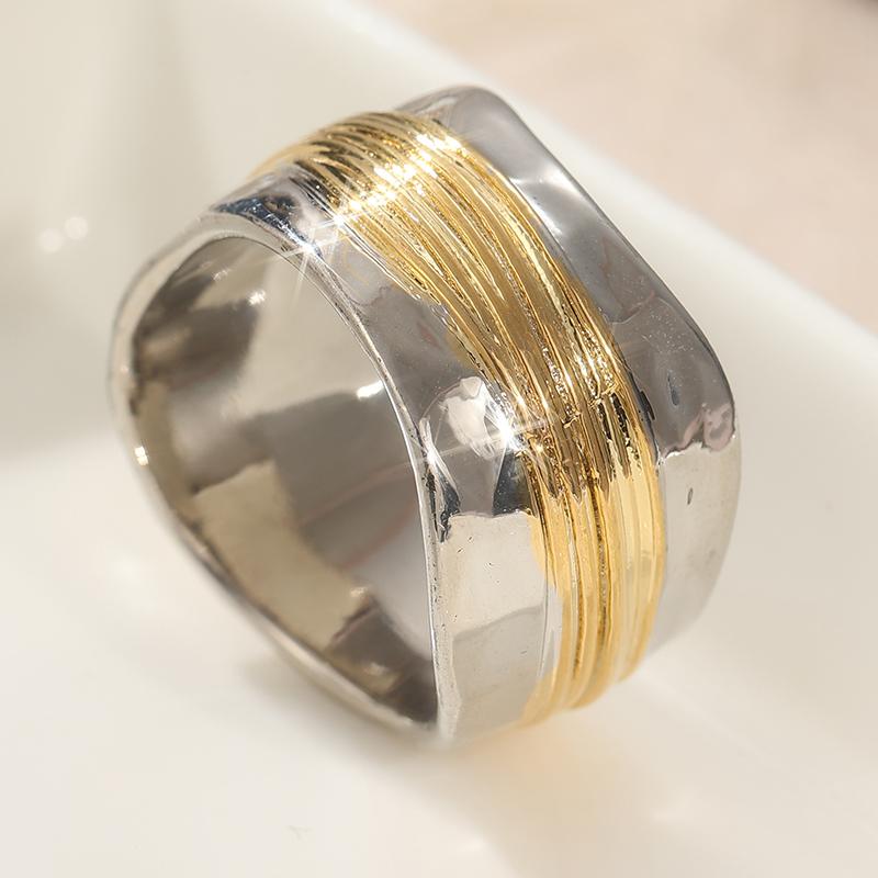 Vintage Two Color Metal Hand Carving Surround Women's Ring Geometry Daily Wear Party Jewelry