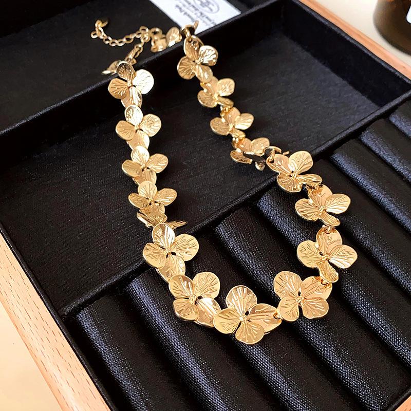 European and American Cross-border Exaggerated Geometric Flower Necklace Accessories Women's Summer High-end Clavicle Chain Niche Personality Items