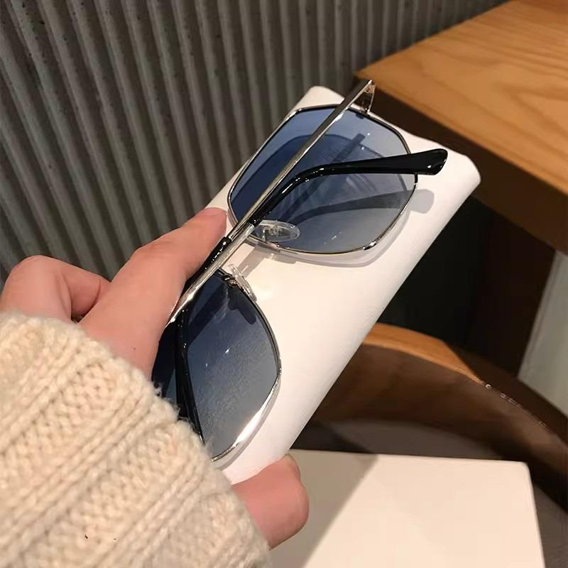 New Women's Metal Square Sunglasses Retro luxury feel Men Women Sun Glasses Outdoor leisure pography Glasses UV400