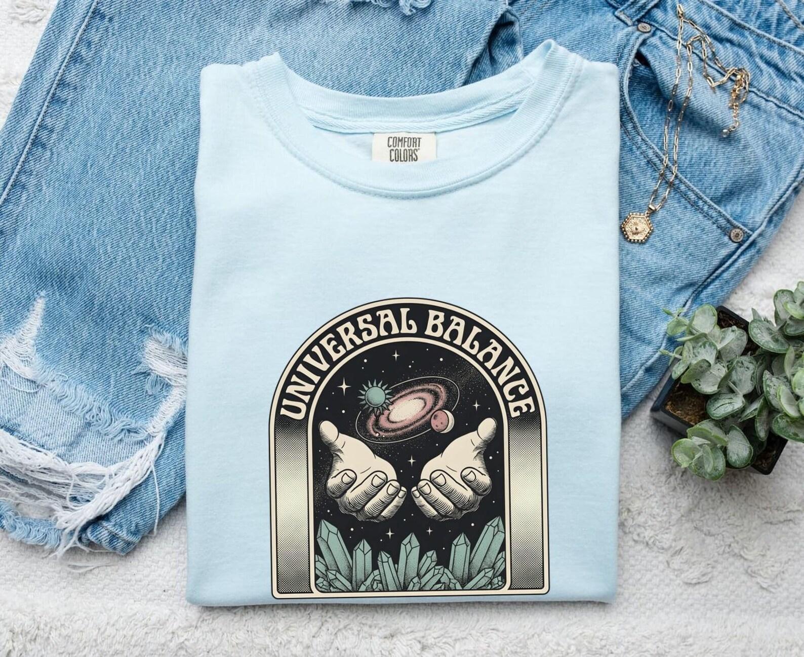 Galaxy Hands Shirt Boho Chic Occult Gift Women Shabby Chic Tee Cosmic Hands T-Shirt Bohemian Fan Distressed Graphic Tshirt Nostalgia M