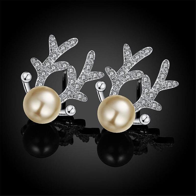 Orecchini a lobo Huitan con cervo elegante da donna, colore argento, zircone brillante, orecchini a bottone, accessori con perle simulate per Natale