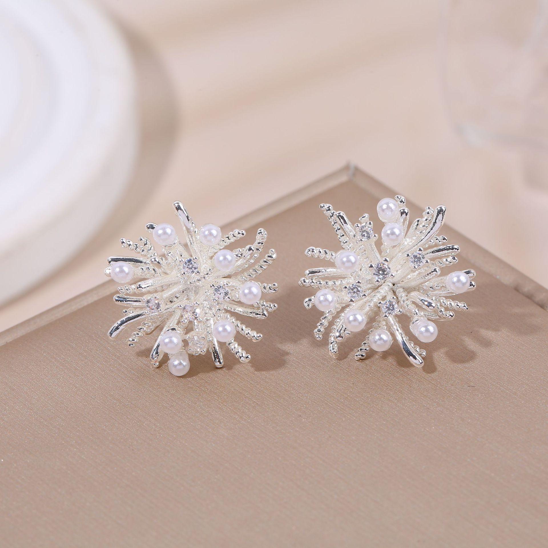 Elegant Geometric Pearl Stud Earrings - High-End Style for Women