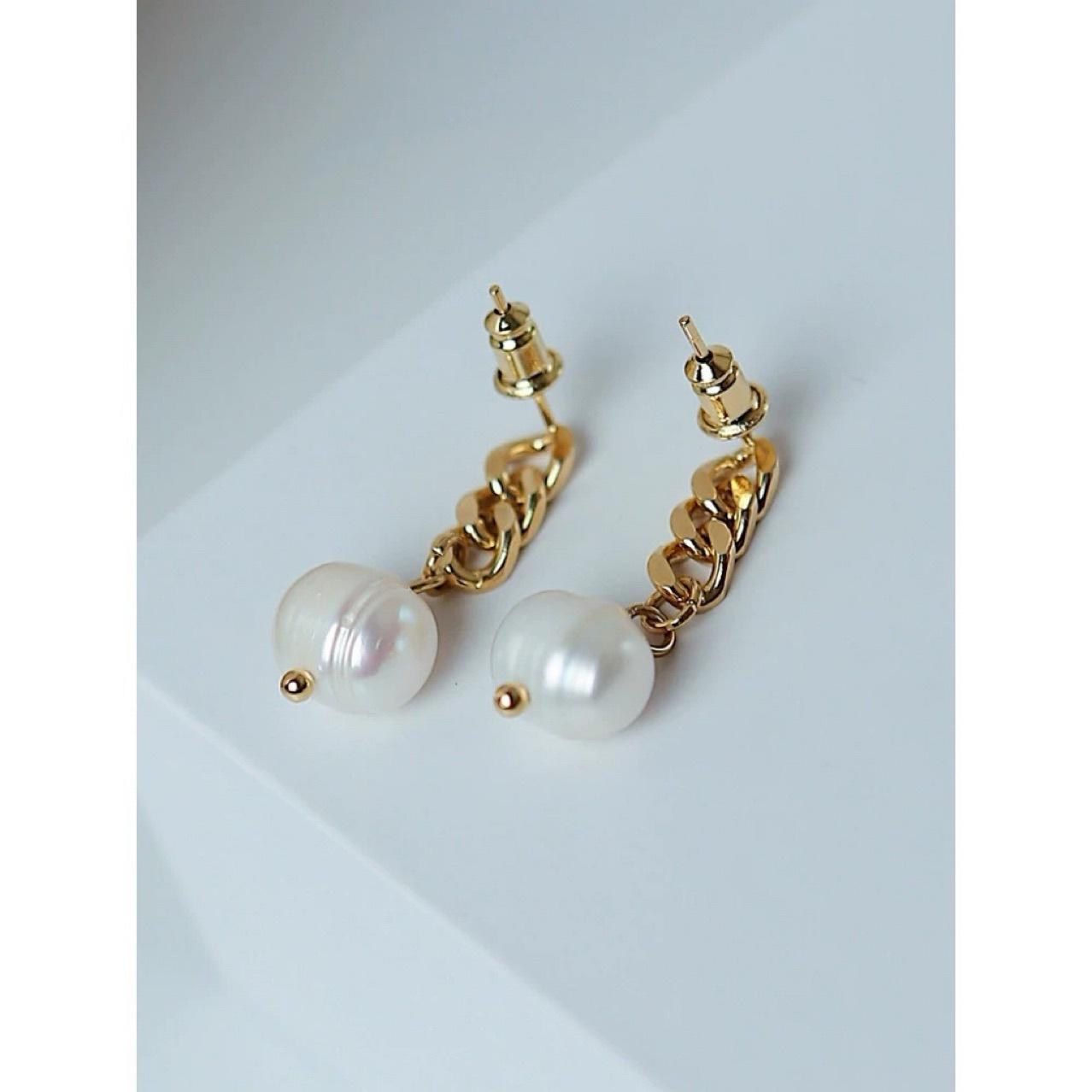 Finetrinkets, natural freshwater pearl stud earrings, chain earrings, niche earrings, temperament earclips, personalized women s stud earrings. silver needle