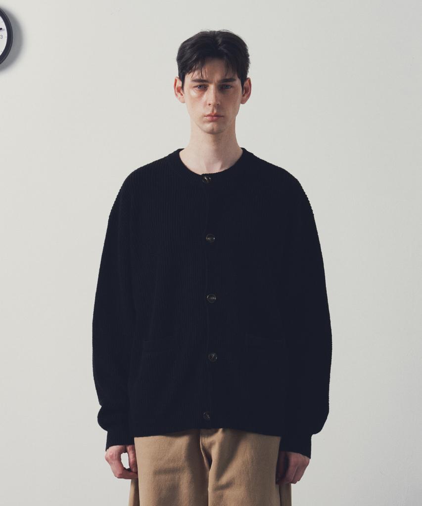 Andagain Minimalist Round Neck Pocket Cardigan (Black