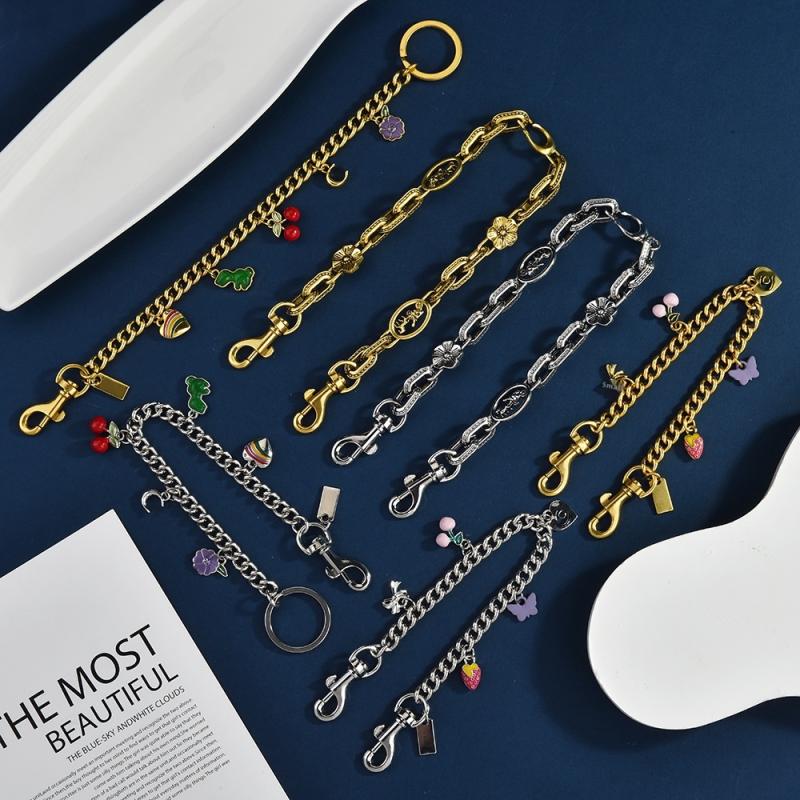 1Pc Shining Cartoon Keychain Bag Chain Colorful  Car Key Chain Metal Key Ring Exquisite Gifts Souvenirs Car Pendant