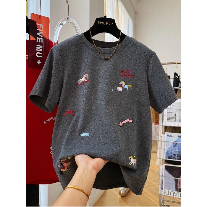 Women's Gray Pony Print Short-Sleeve T-shirt: 2026 Early Spring Slimming Loose Fit
