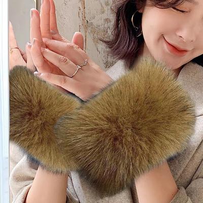 Yousheng 1 Pair Faux Fur Wrist Cuffs Women Furry Arm Warmers Fluffy Warm Furry Bands for Winter Spring Autumn Outfits Skiing Parties