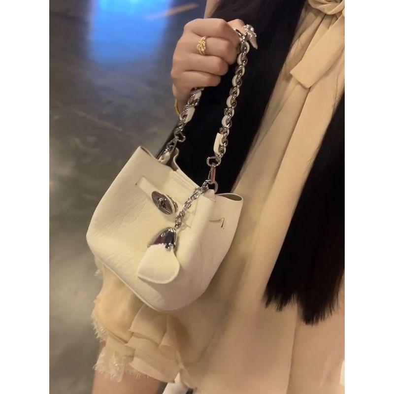 

Super Popular Embossed Leather Chain Bag Women s 2025 New Light Luxury Niche High-Grade Portable Bucket Bag Messenger Bag White