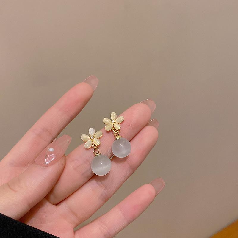 BLINGBAY New Women's Earrings Retro Women's Light Luxury High-End Niche Earrings Sweet Temperament Ear Accessories Modern Jewelry Gifts