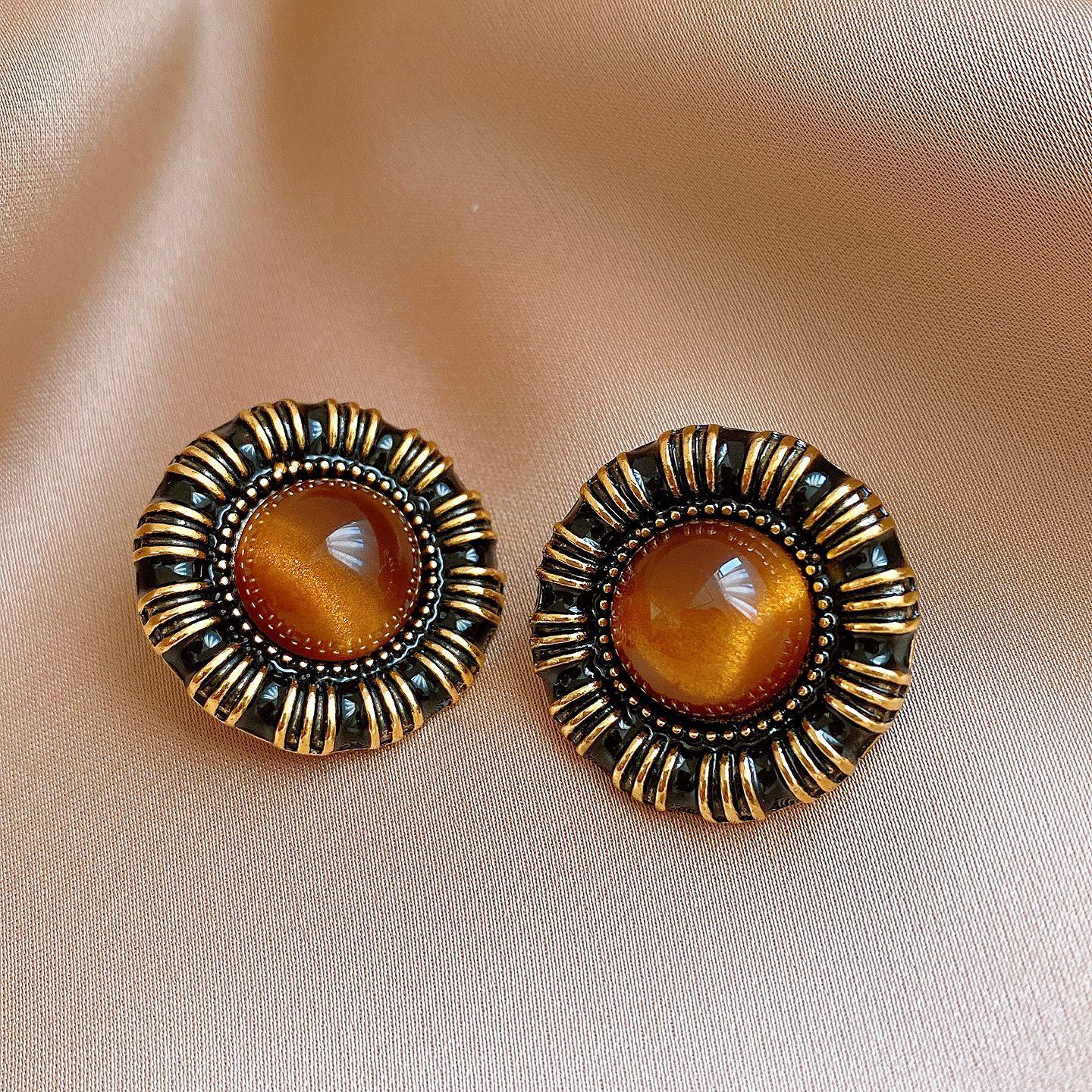 European and American resin round pleated earrings stud earrings fashionable personalized earrings women