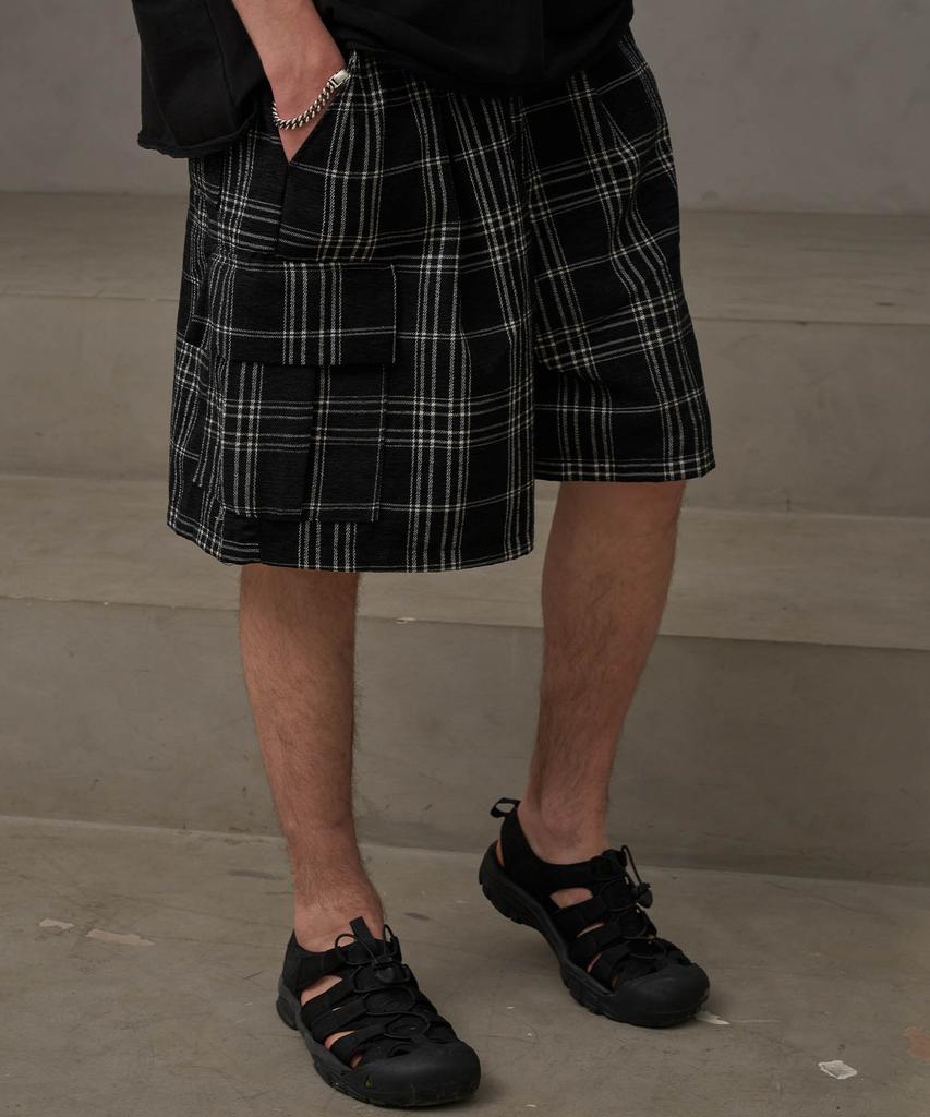 TENER Tnr Check Cargo Bermuda Pants (Black)