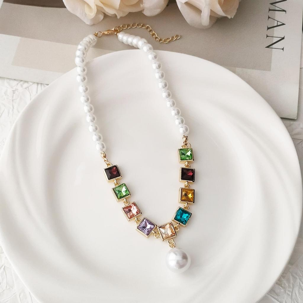 French Retro Colored Glass Pearl Clavicle Necklace