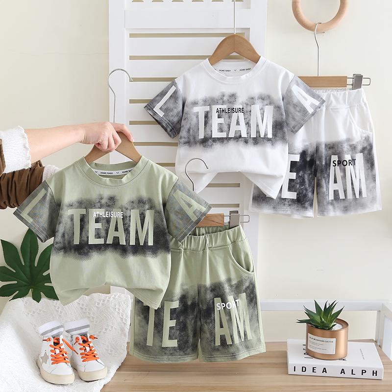 

Boys Casual Summer Sports Set: Loose Fashion T-shirt & Shorts 120cm зелёный
