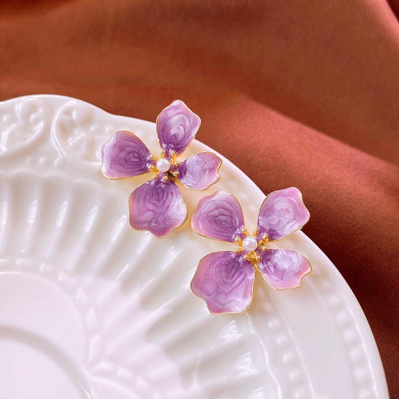 Simple oil drop flower petals imitation pearl silver needle French niche premium earrings