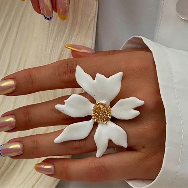 

Elegant White Flower Rings for Women Vintage Big Petals Open Chunky Finger Ring Romantic Glazed Design Wedding Knuckle Zircon