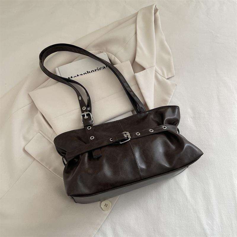 Simple and large-capacity underarm bag women's fashion retro shoulder-level texture going out commuting tote bag