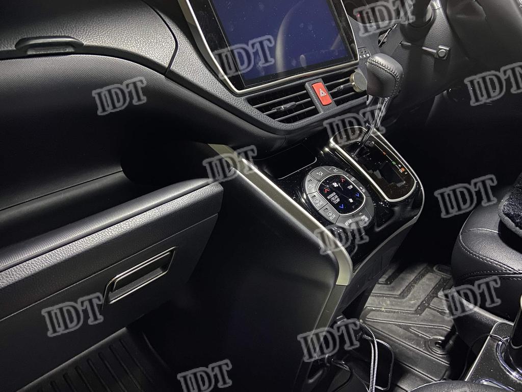 IDT 80 Series Voxy Noah Esquire Silver Glove Box Handle Cover Accessory Handle Garnish