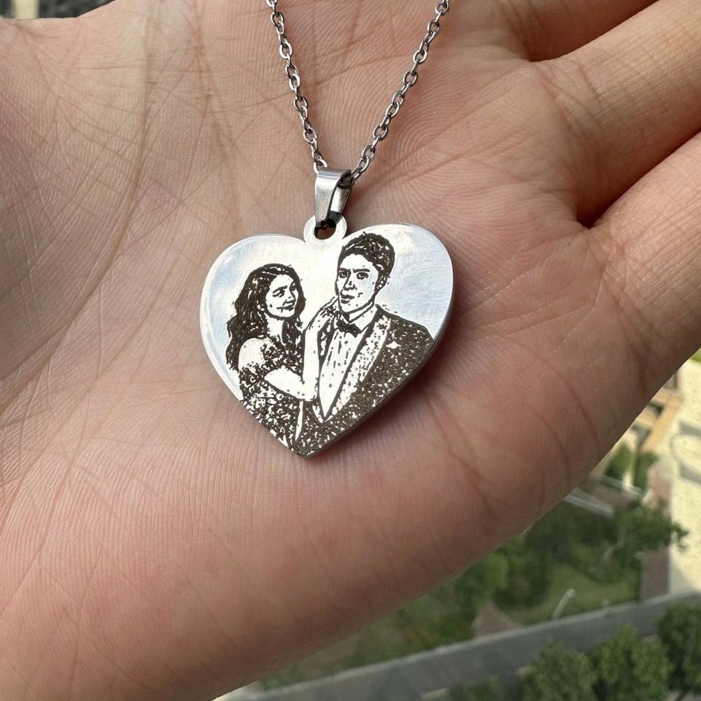 Maßgeschneidertes Porträtfoto Herzförmige Halskette Edelstahl Personalisierter Name Text Liebeshalskette Partner Freund Geschenk