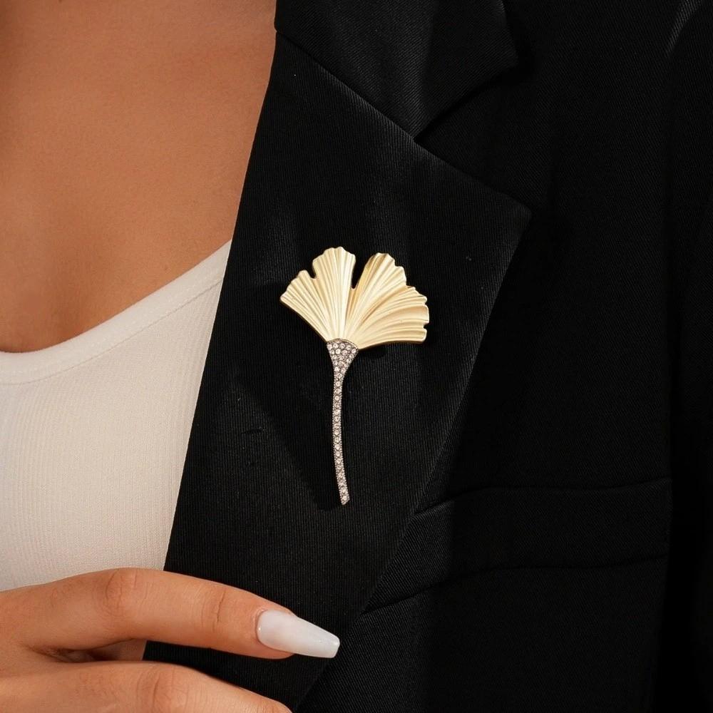 Chest Flower Ginkgo Leaf Brooch Flower/Bow/Cherry/Starfish Metal Brooch Western-style Clothes