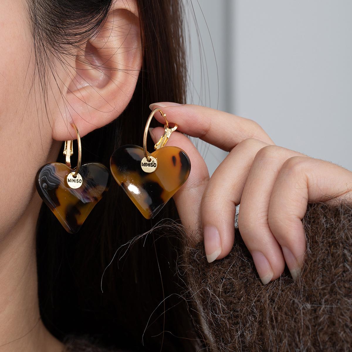Серьги в стиле Майяра Акриловые серьги-сердечки Модные серьги с характером Трендовые серьги Женские