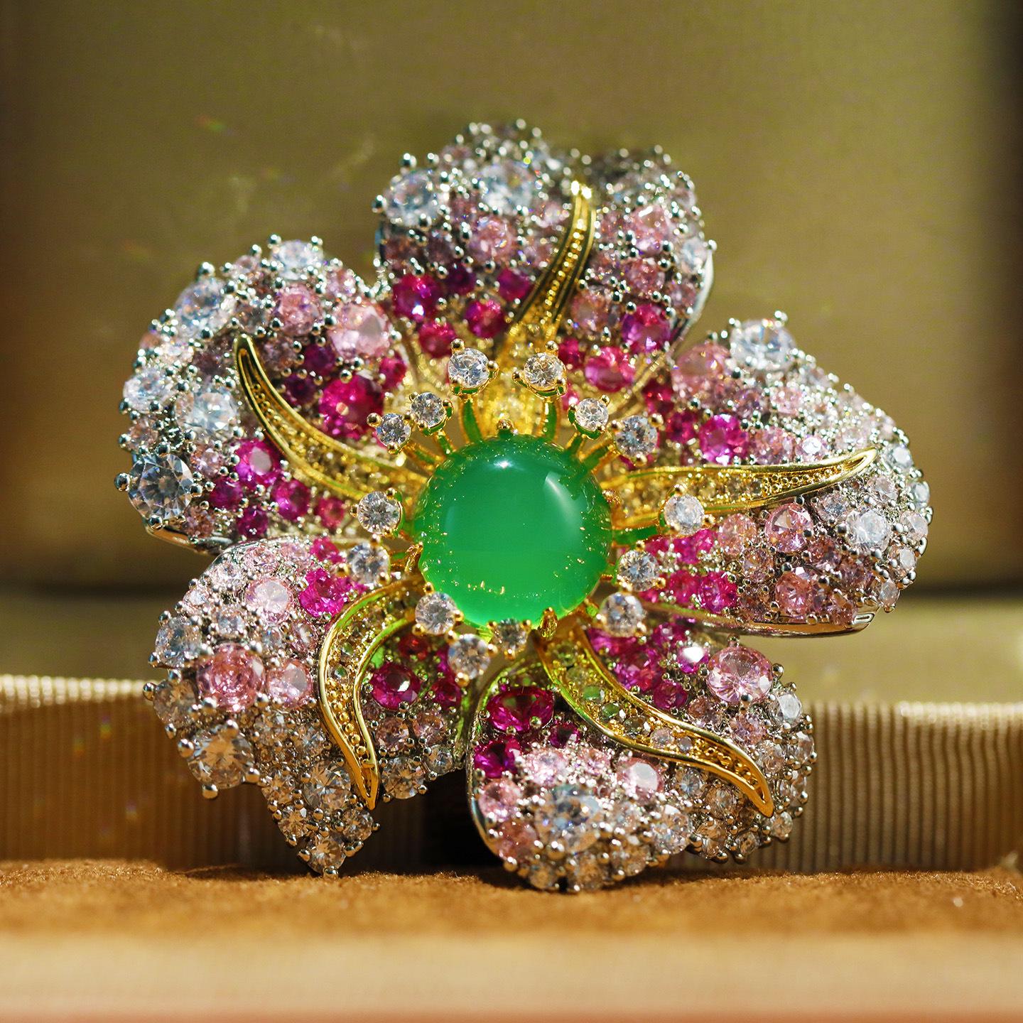 Emerald Diamond Floral Brooch - Luxurious High-End Elegant Jewelry Gift