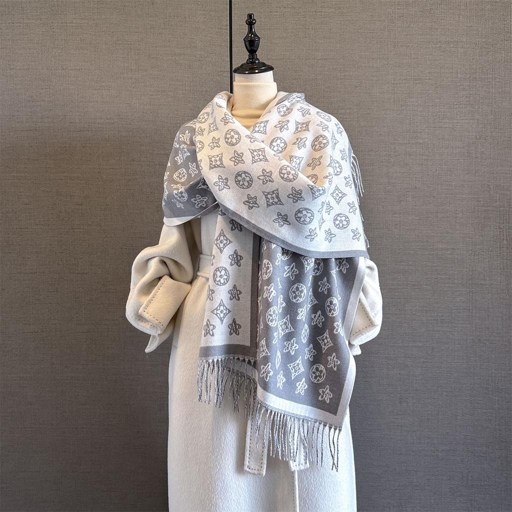 Autumn and winter new retro imitation cashmere jacquard scarf women's versatile thickened warm scarf long fringed shawl