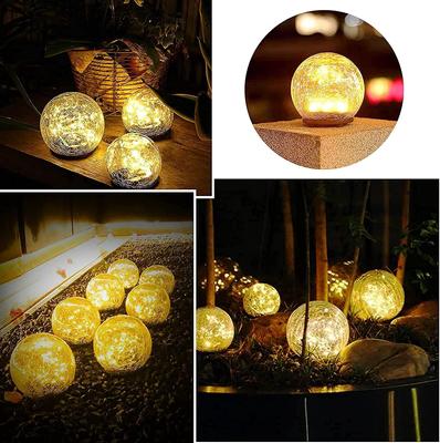 Lumières Solaires de Jardin Boule en Verre Craquelé Étanche LED Blanc Chaud pour Décorations Extérieures Chemin Patio Cour Jardin Pelouse