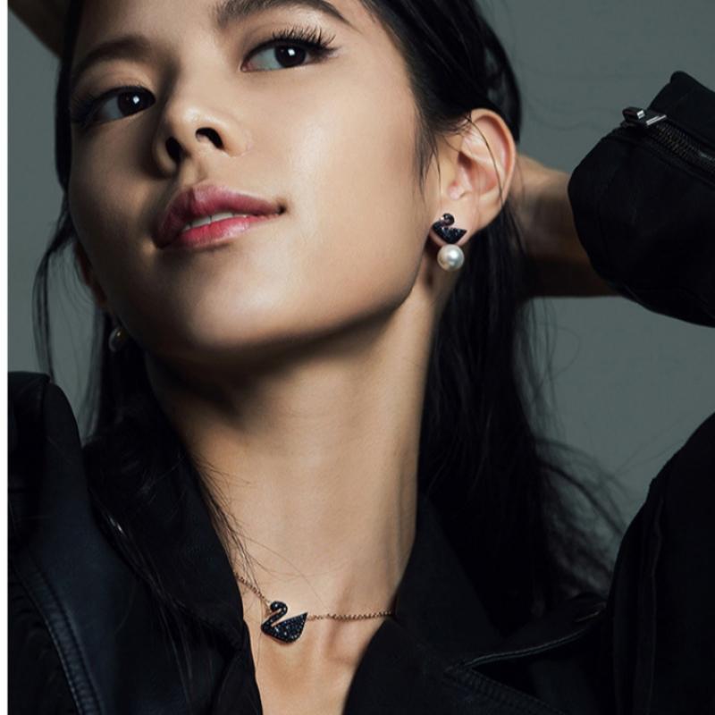 Swarovski [official Product Gift Bag] Rose Gold Black Necklace