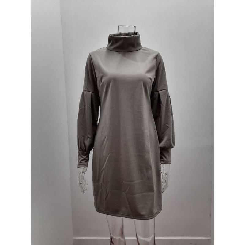 Podzimní a zimní dámské šaty s vysokým krkem, rozšířenými rukávy a bokovým střihem