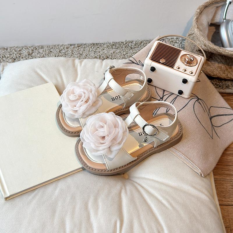 

Girls Princess Shoes T-strap Big Flowers Kids Sandals Ins Trendy 2025 Summer New Girls Beach Shoes Non-slip Soft Sole Sweet 23 бежевый