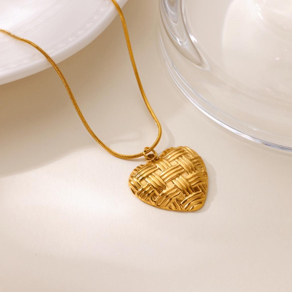 Fashion Geometric Heart Necklaces For Women Stainless Steel Heart Pendant Necklace Wedding Christmas Jewelry Gift