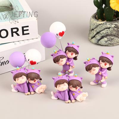 1Pair Mini Sweety Lovers Couple Holding Hands Figurines Miniatures Fairy Garden Moss Terrariums Resin Crafts Home Decoration