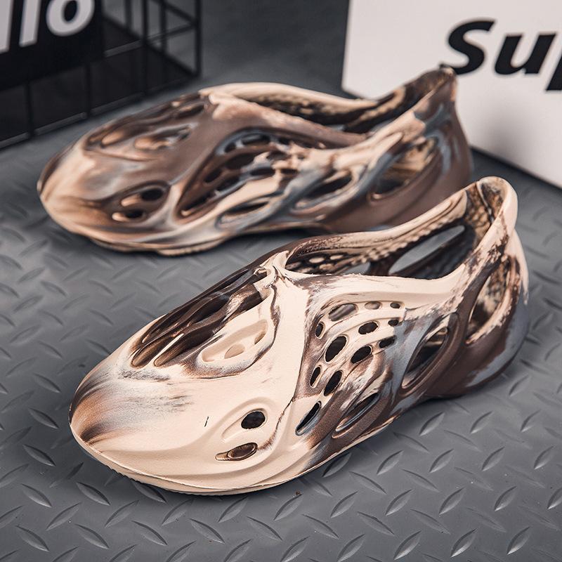 Summer New Camouflage Coconut Hole Sandals Roman Beach Shoes Casual Sandals Male Couple One Piece 2025