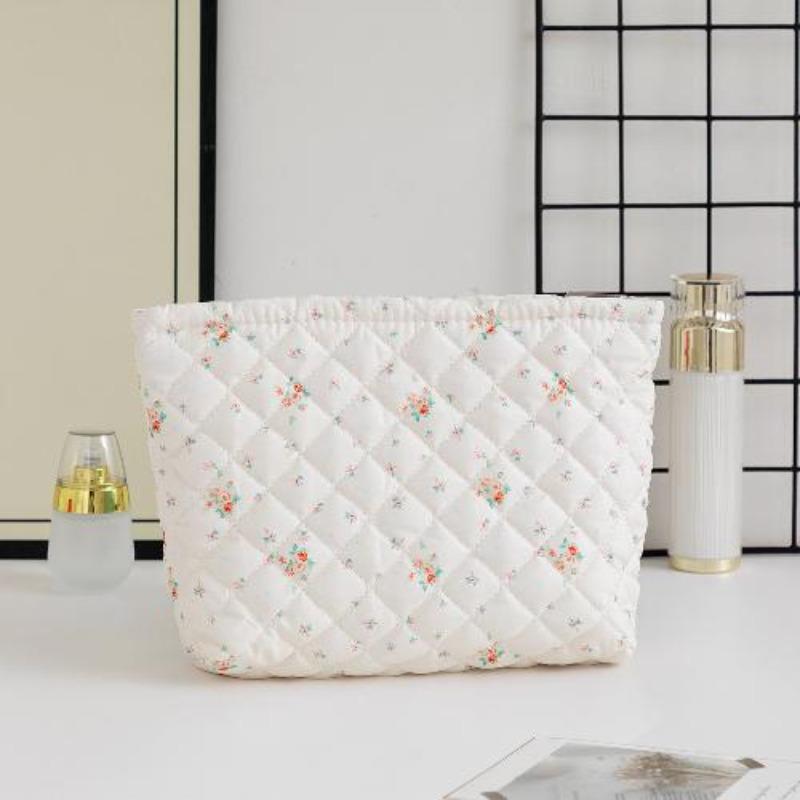 Floral Print Quilted Cosmetic Bagfor Girl Large Toiletry Pouch Organizer for Handbag Cute Women Wash Travel Accessories