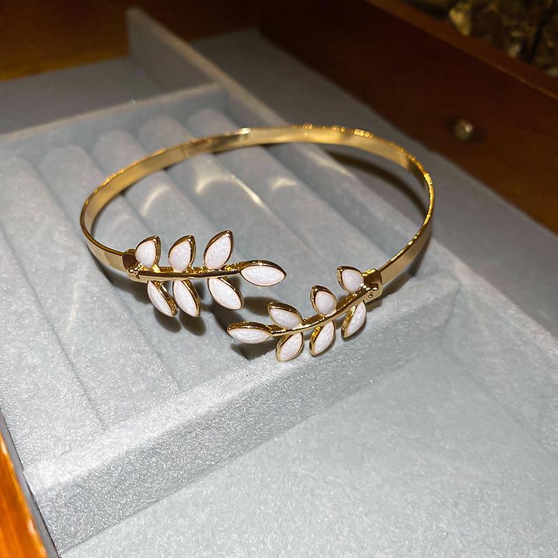 Zircon Diamond-Set Grid Bracelet: Elegant, Luxurious Niche Design for Women