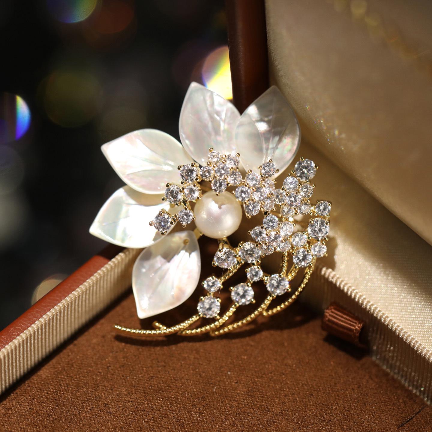 Bo Xin Yun Luxury Pearl Seashell Floral Brooch