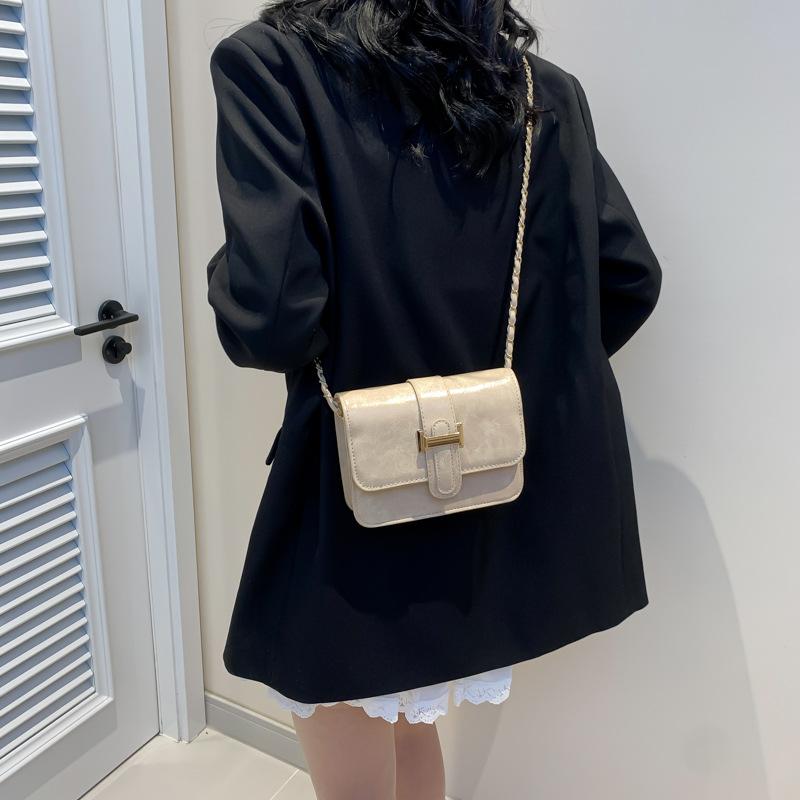 Texturierte einfarbige Retro-Frühlings- und Sommer-Neuheit, lässiges trendiges Design für Damen-Ein-Schulter-Umhänge-Kleine Quadratische Tasche