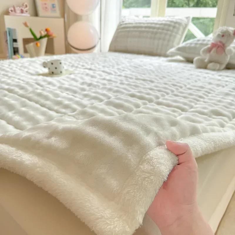 Winter Warm Plush Mattress Toppers Super Soft Single Double Foldable Milk Velvet Thicken Fitted Bed Sheet Bed Cover Tatami Mat