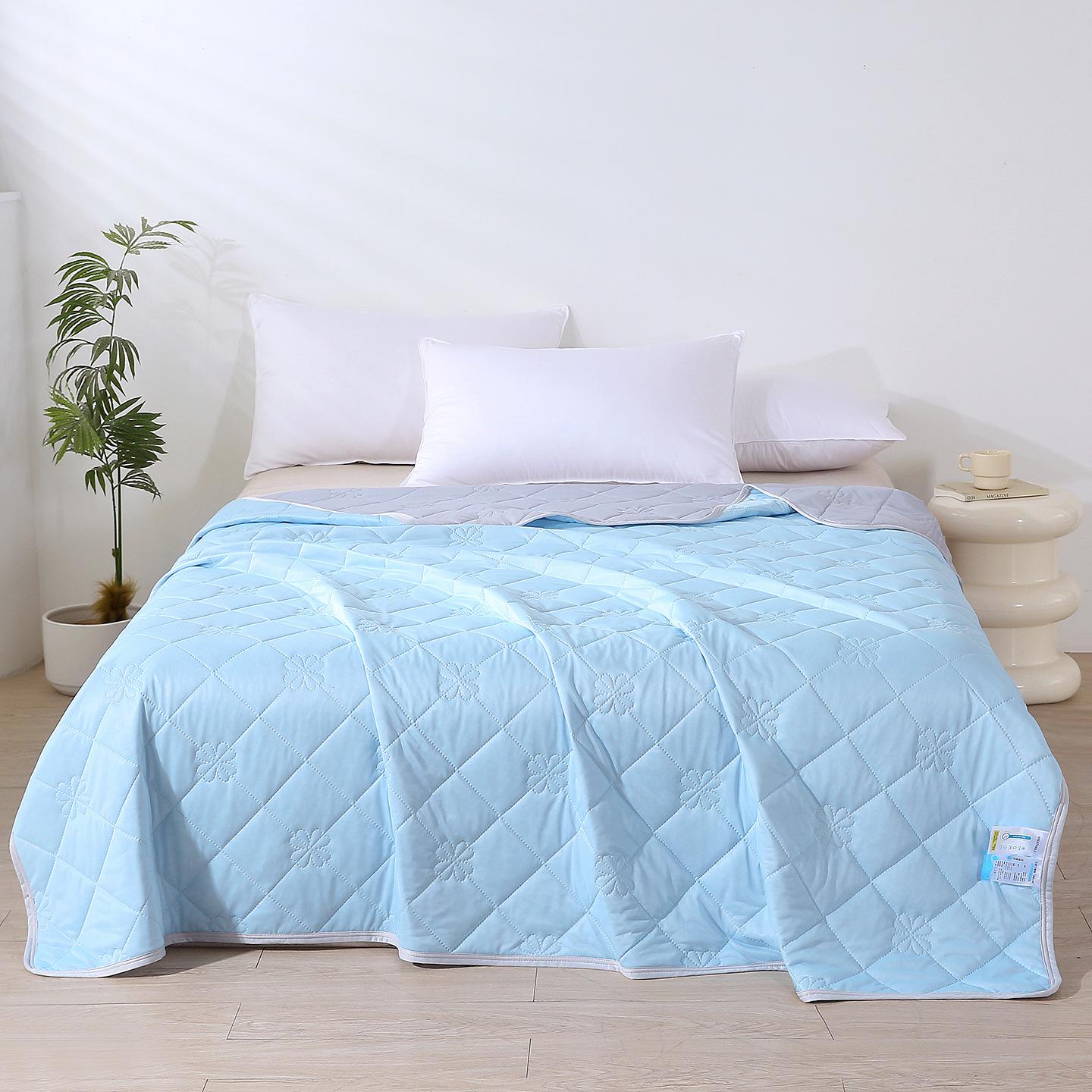 Silk Cooling Summer Quilt - Air Conditioning, Machine Washable, Solid Color, Printed Design 70x100cm (random color) небесно-голубой