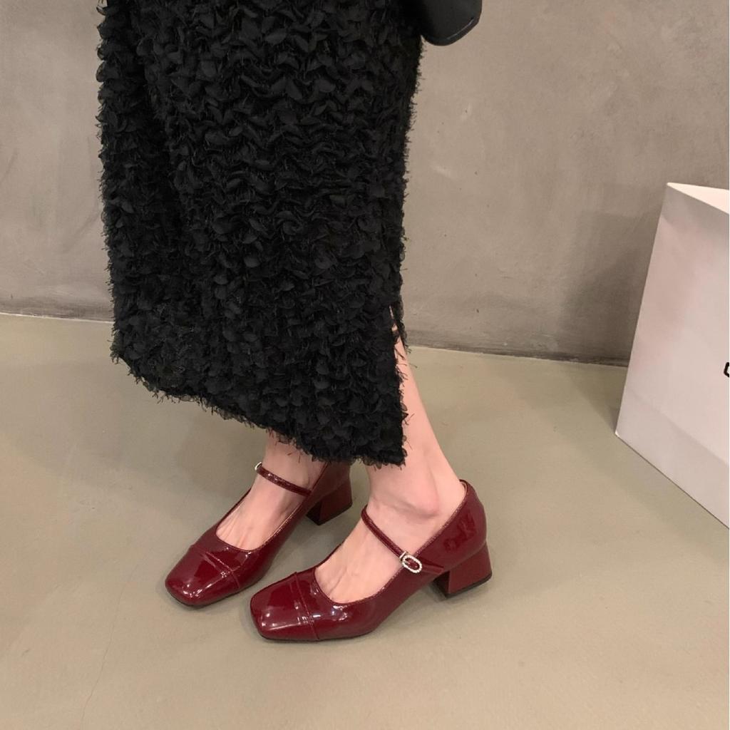 Tykk hæl rød single sko damesko 2025 ny sommer høy hæl sølv Mary Jane med skjørt kveldssko