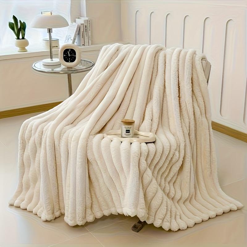 Blanket Soft and Comfortable Faux Rabbit Hair Reversible Blanket Thermal Fleece Blanket Nap Blanket Air Conditioning Blanket Office Outdoor Camping