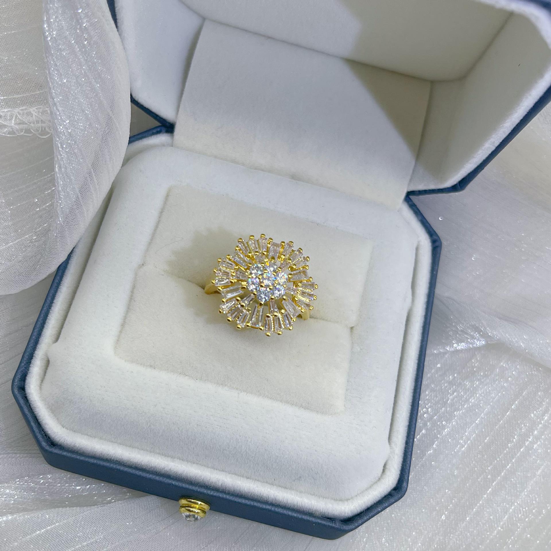 

Европейская и американская мода Трапециевидное кольцо для свадьбы с цветком и снежинкой Size 7