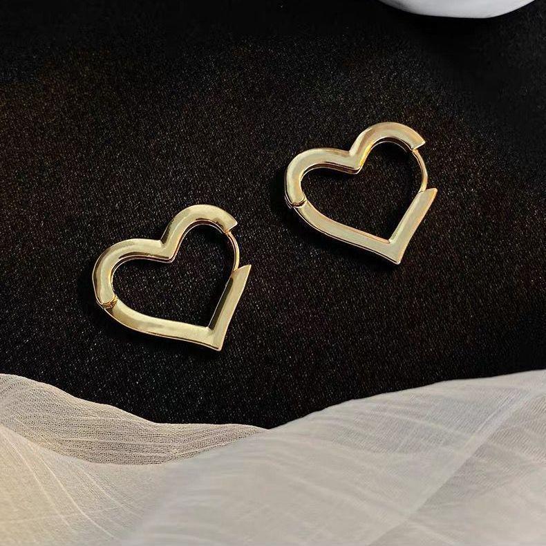Simple And Advanced Copper Buckle Sweet Temperament Cold Wind Daily Love Earrings Ear Buckle