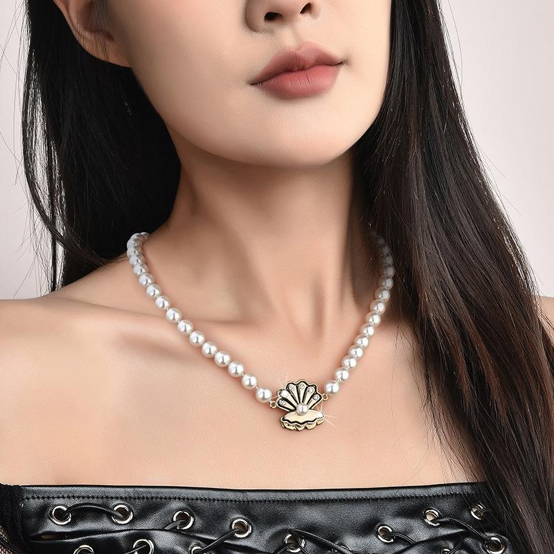 Simple Light Luxury Matte Retro Totem Fritillary Collar Shell Pendant Necklace 60CM(Necklace Long)