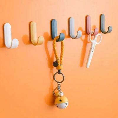 4 Pezzi Gancio Asciugamano Plastica Appendiporta Autoadesivo Appendiabiti da Parete Porta Cappelli Porta Chiavi Organizzatore da Parete Decorazione Casa Porta Chiavi